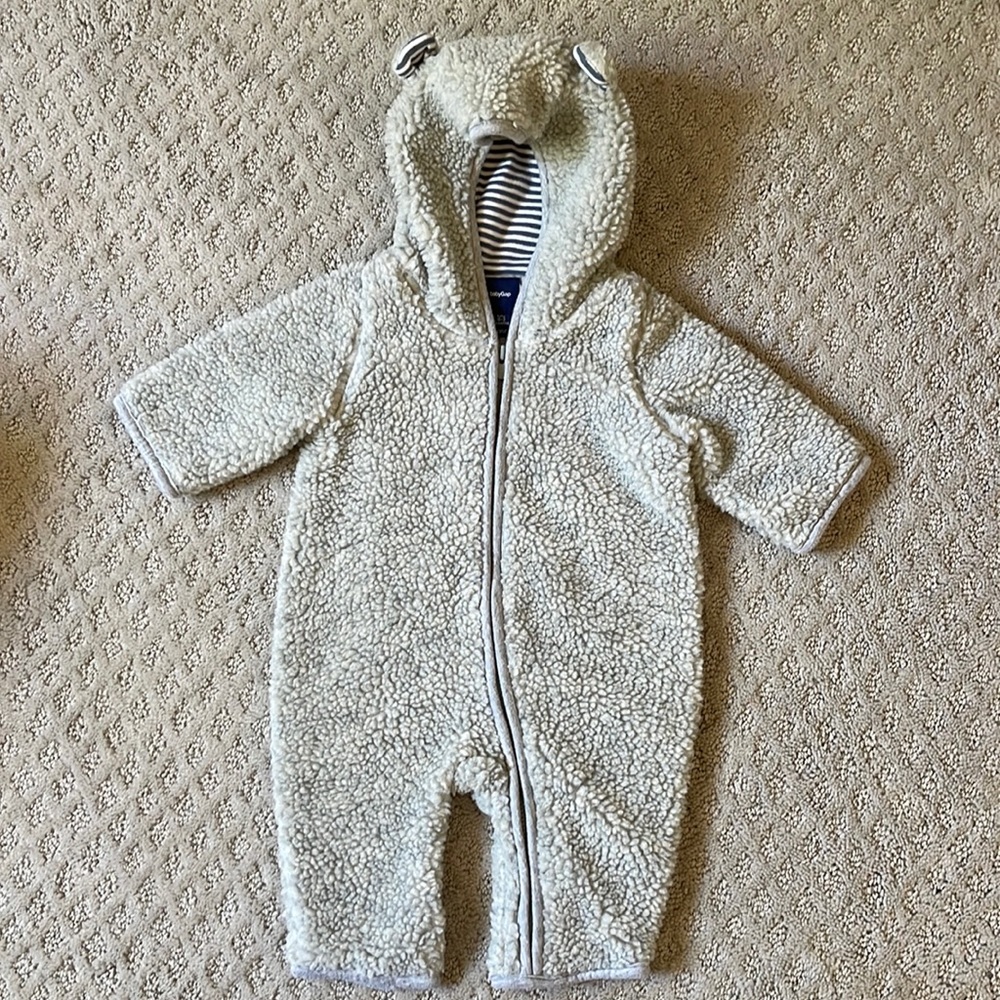 Gray baby Sherpa hoodie snow suit, 0-3 months, great condition